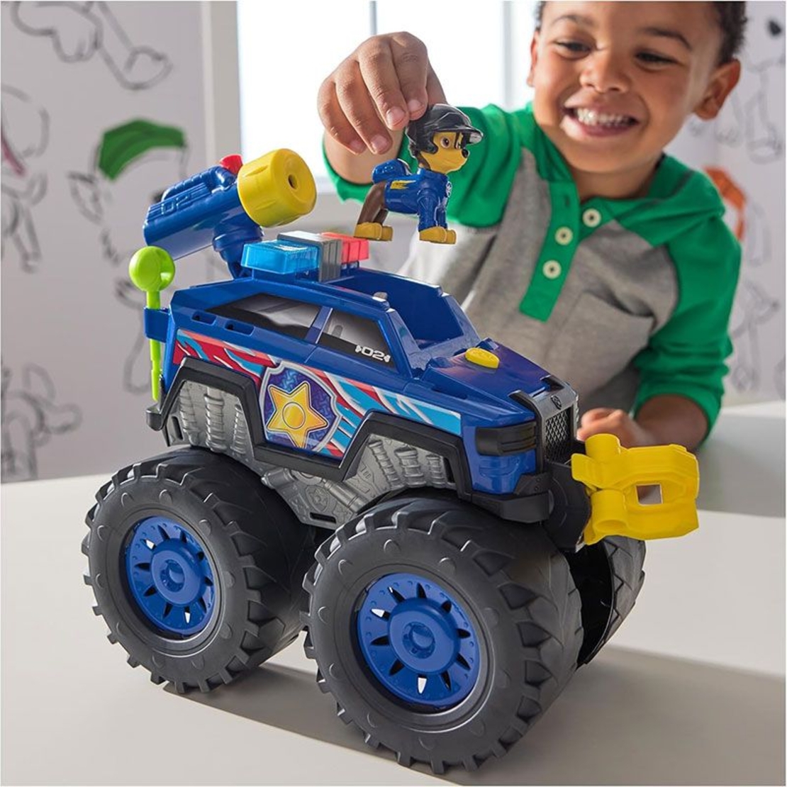 Игрален комплект Spin Master Paw Patrol Големият спасителен камион с фигурка на Чейс, със светлини и звуци