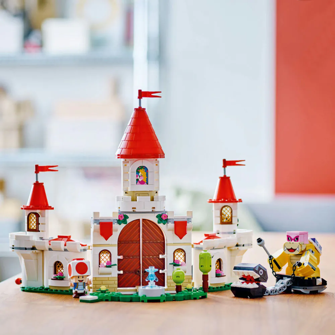 LEGO® Super Mario™ Битка с Roy в замъка на Peach 71435