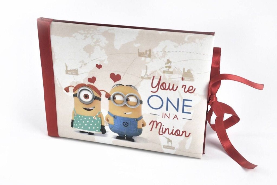 Луксозна картичка - Влюбените миньони