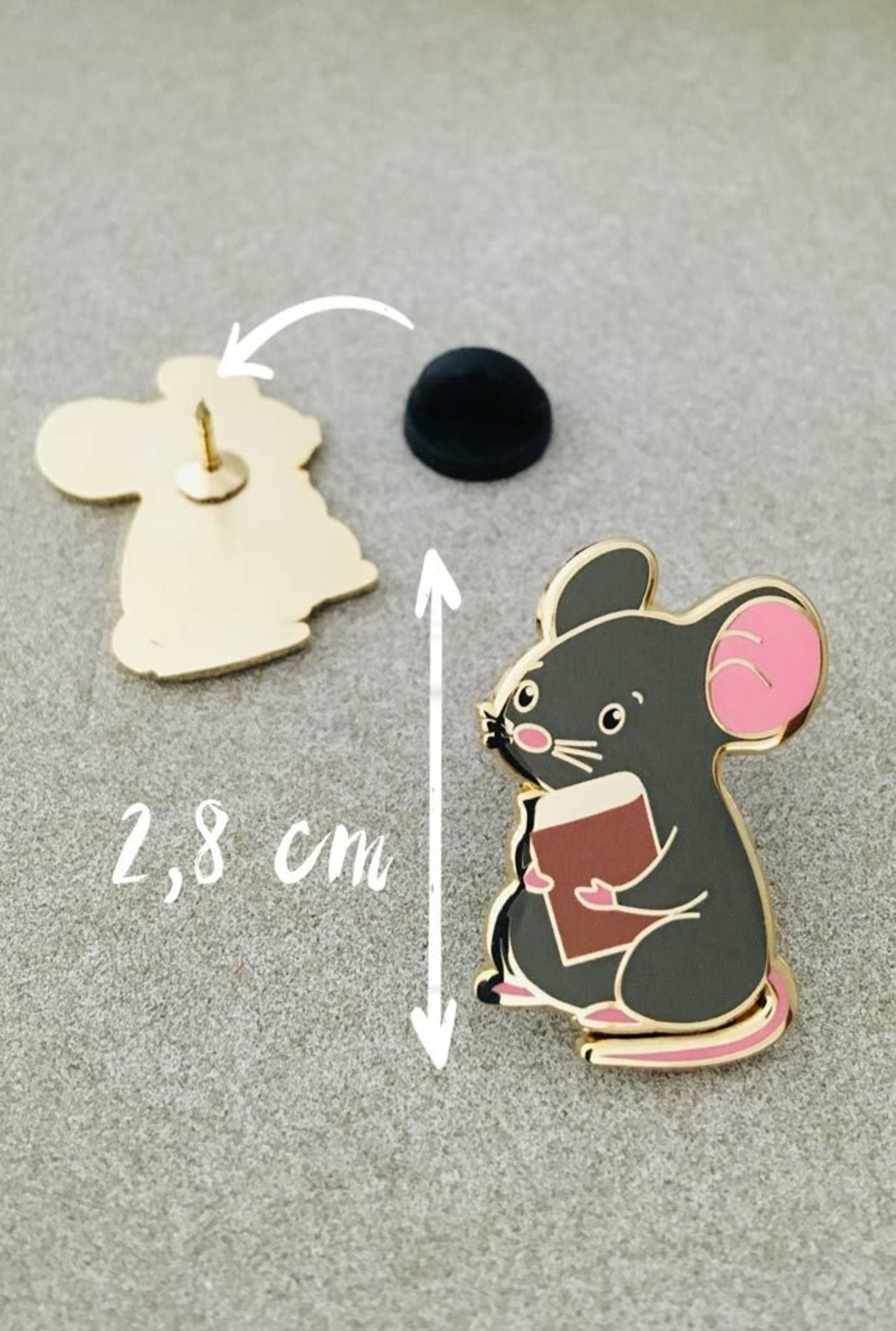 Емайлирана брошка за дрехи и аксесоари - Мишка с книжка