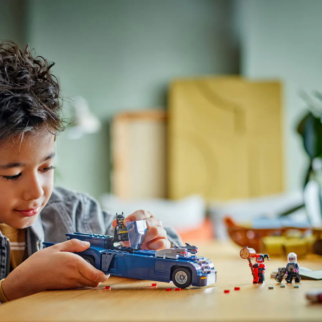 LEGO® DC Batman™ Батман с Батмобила срещу Харли Куин и Мистър Фрийз 76274