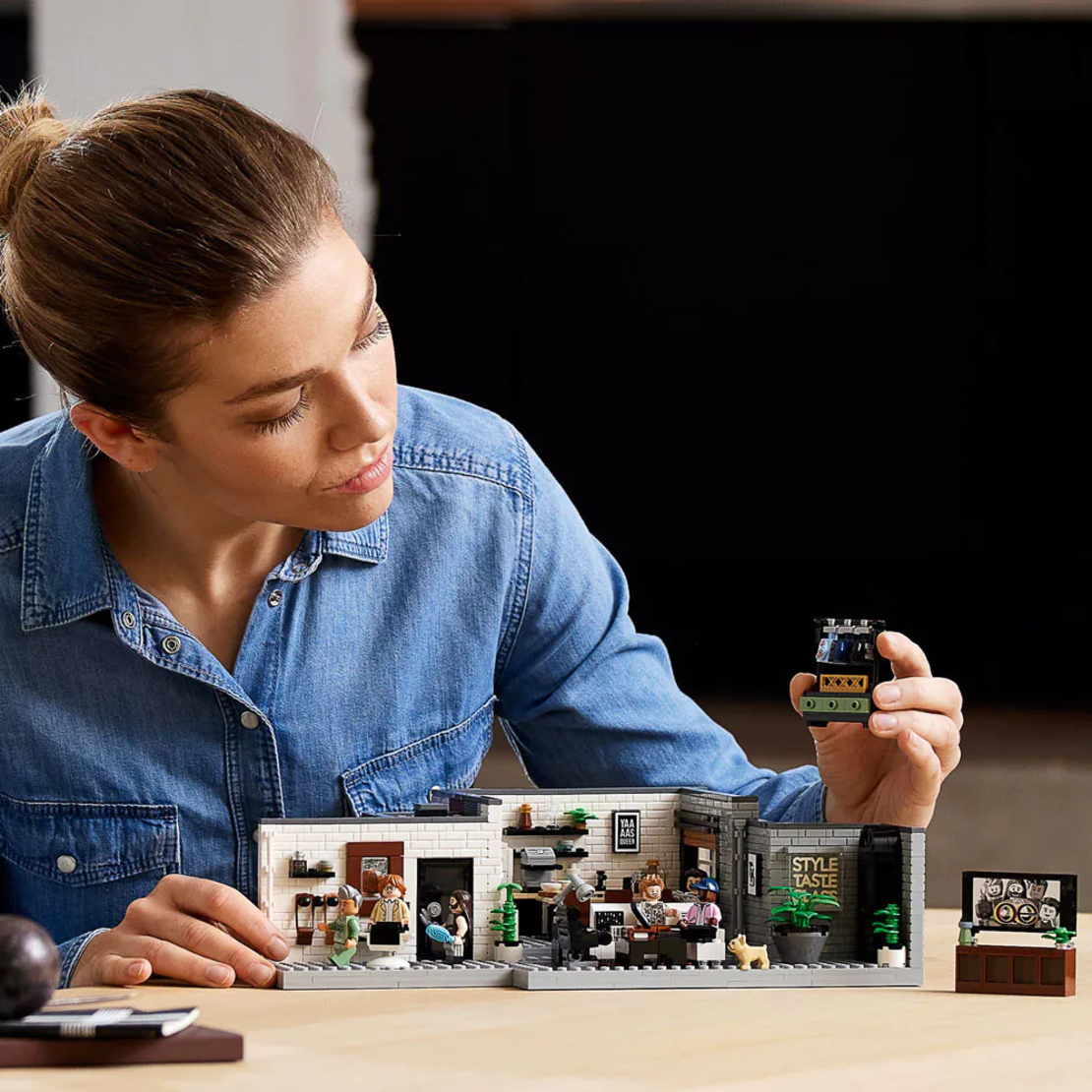 LEGO® Icons Queer eye - Апартаментът на The Fab 5 10291