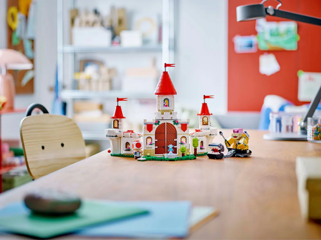 LEGO® Super Mario™ Битка с Roy в замъка на Peach 71435