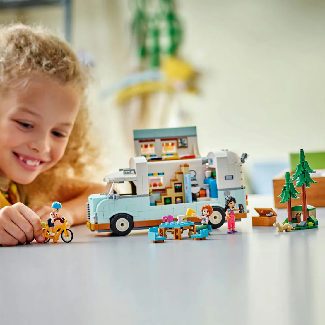 LEGO® Friends Приключение с кемпер на приятелството 42663
