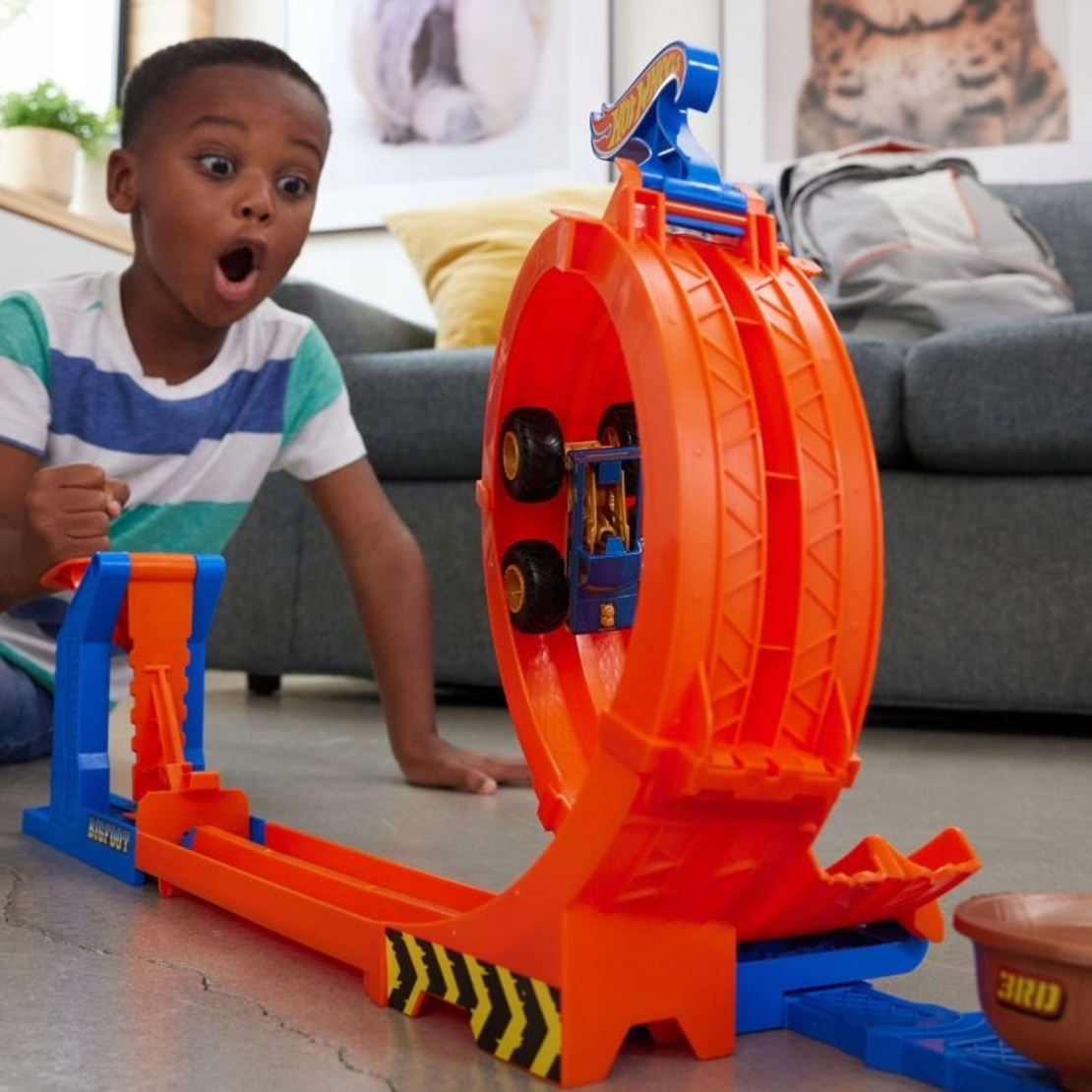 Писта Mattel Hot Wheels Monster Trucks Loop-and-Flip Trophy Challenge, 2 в 1