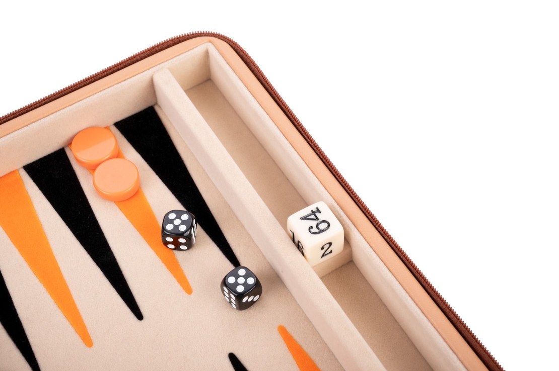 Табла в бежов калъф