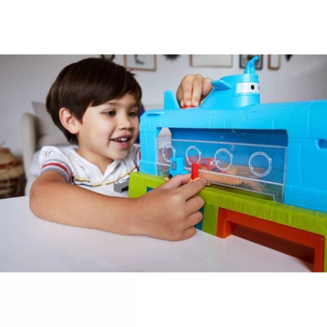 Писта Mattel Color Change Whale Car Wash с една кола Lightning McQueen