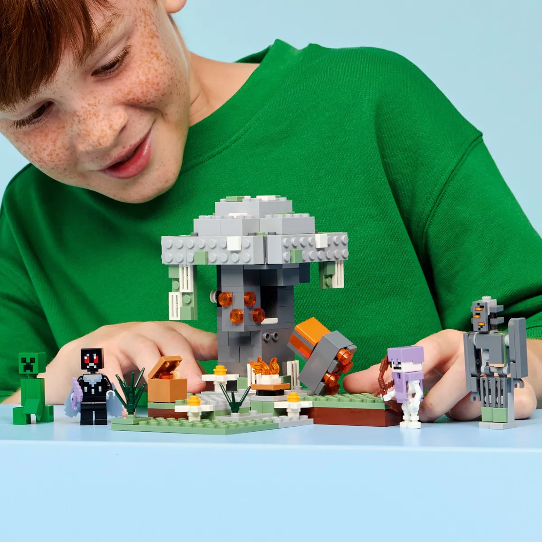 LEGO® Minecraft® Безцветната градина 21586