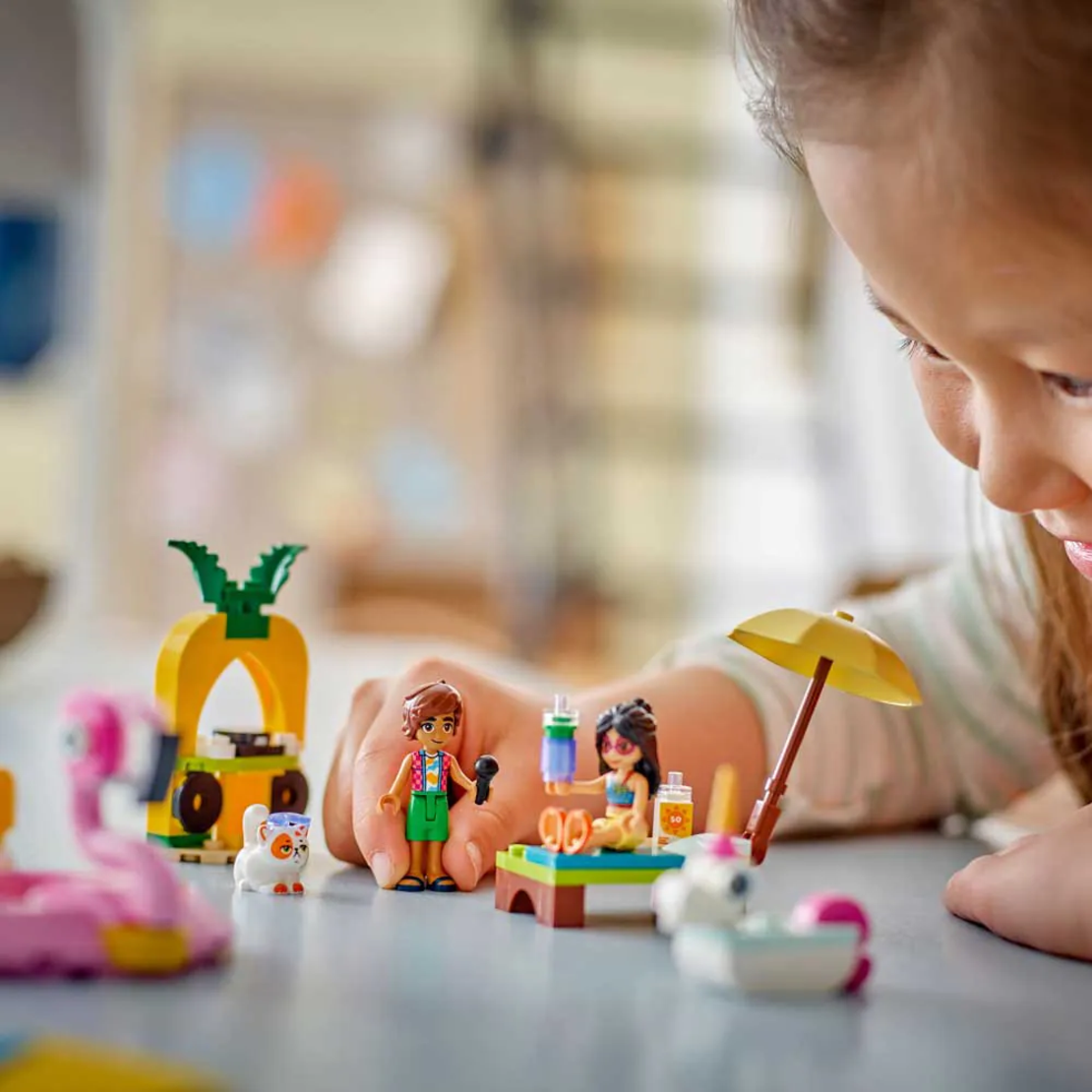 LEGO® Friends Парти край басейна с еднорог и фламинго 42658