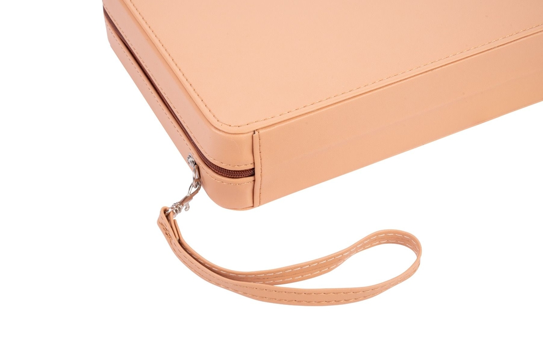 Табла в бежов калъф