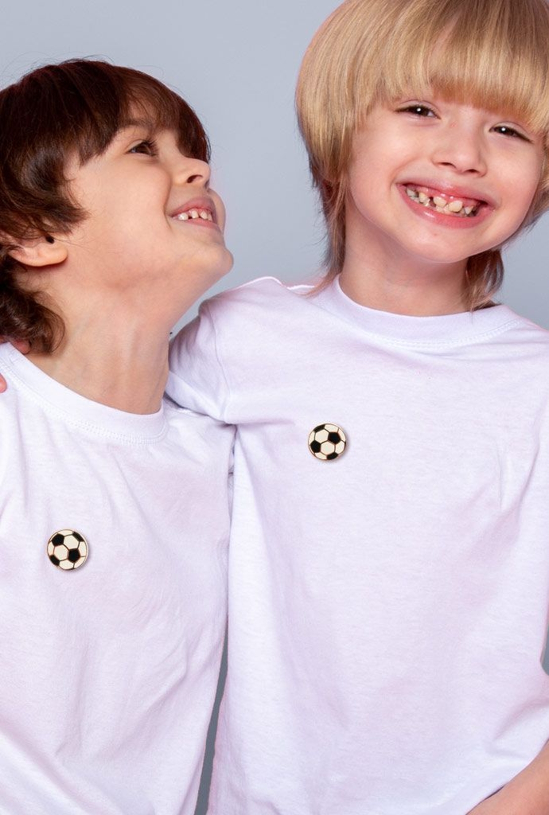 Емайлирана брошка за дрехи и аксесоари - Футболна топка