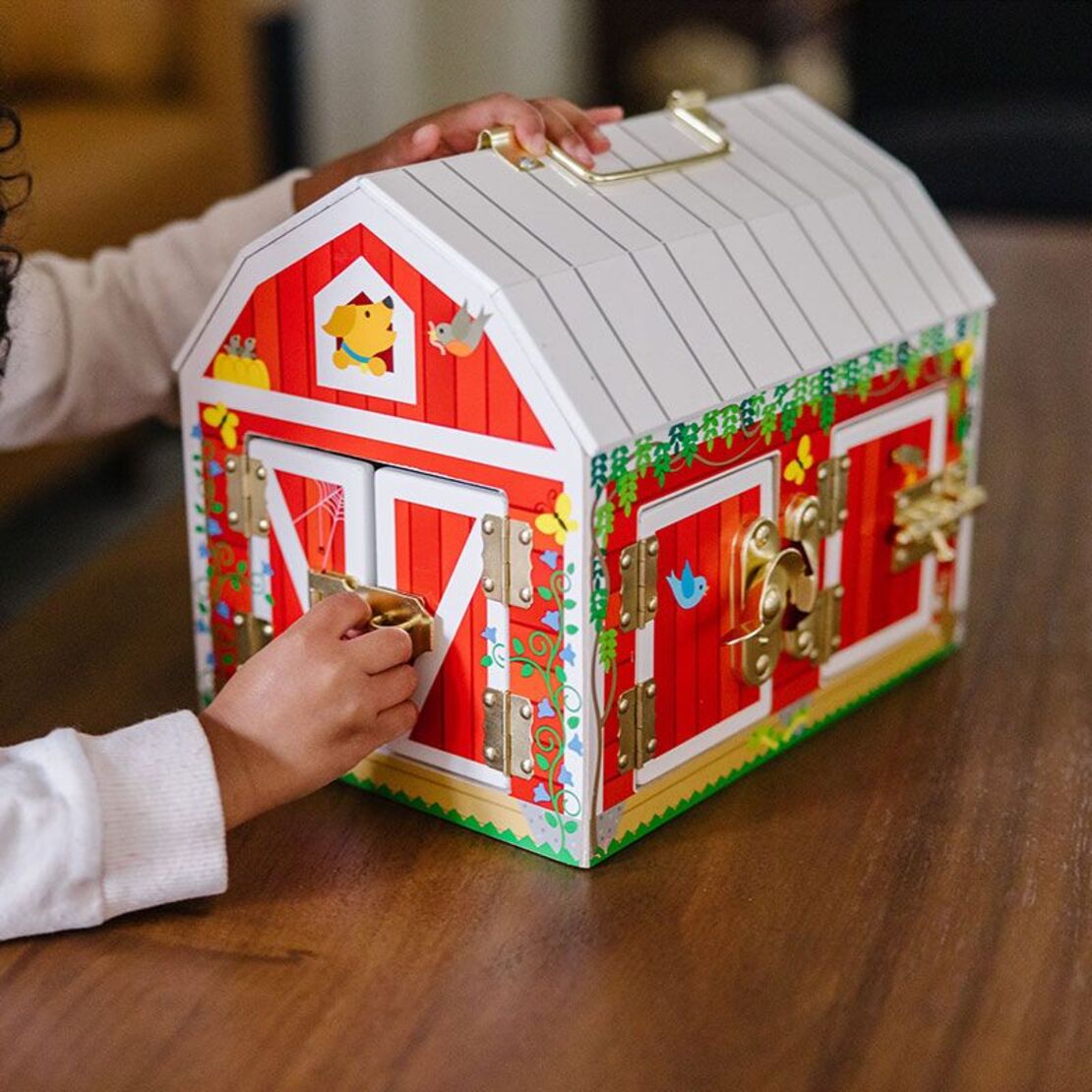 Детска дървена играчка Melissa and Doug Хамбар с врати и ключалки + 4 животни