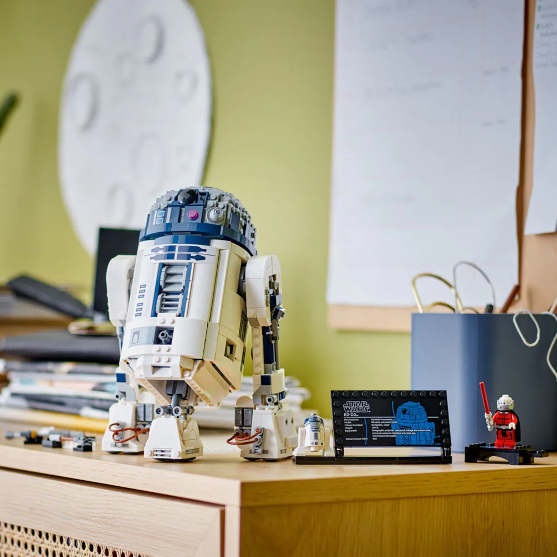 LEGO® Star Wars™ R2-D2 75379