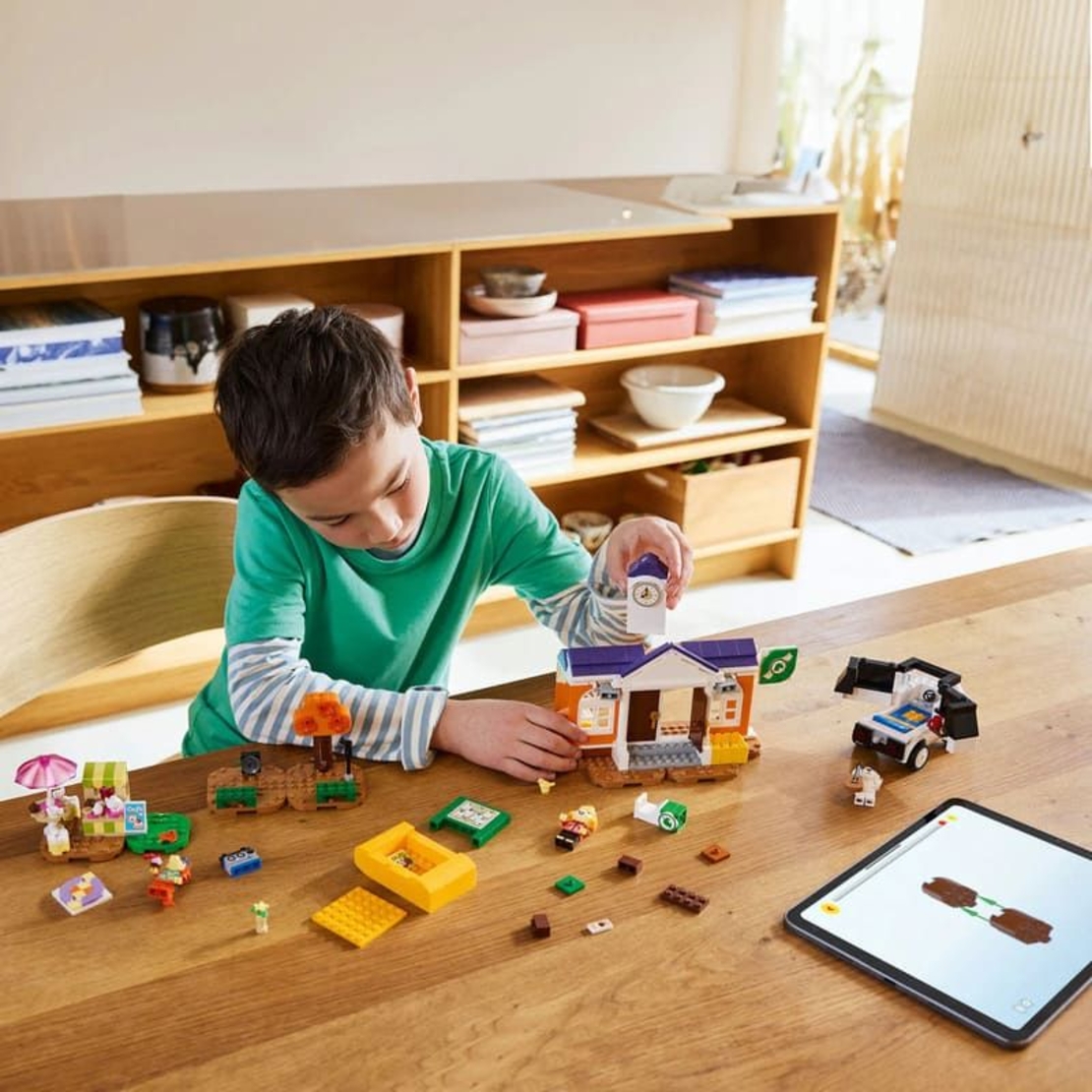 LEGO® Animal Crossing™ Концертът на K.K. на Plaza 77052