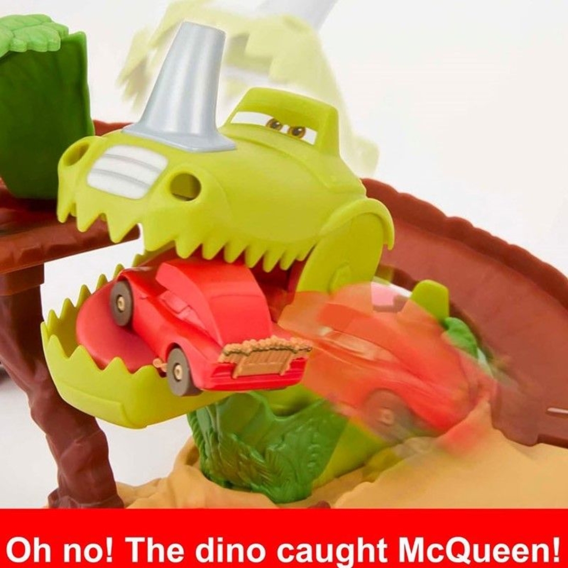 Писта Mattel Cars Dino Playground, с една кола Lightning McQueen