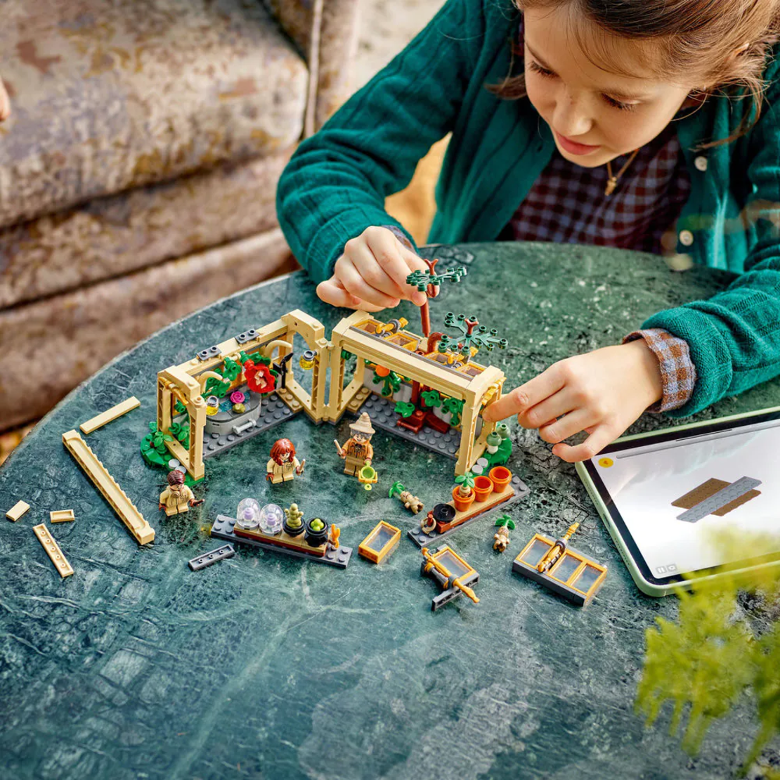 LEGO® Harry Potter™ Замъкът Хогуортс Час по билкология 76445