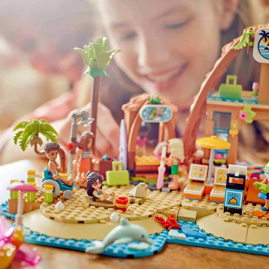LEGO® Friends Семейна почивка в плажния курорт 42673