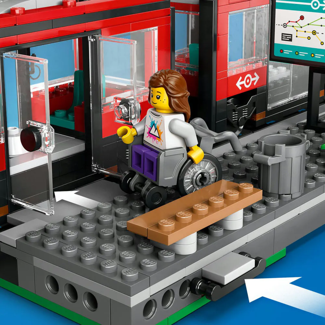 LEGO® City Трамвай и гара в центъра на града 60423