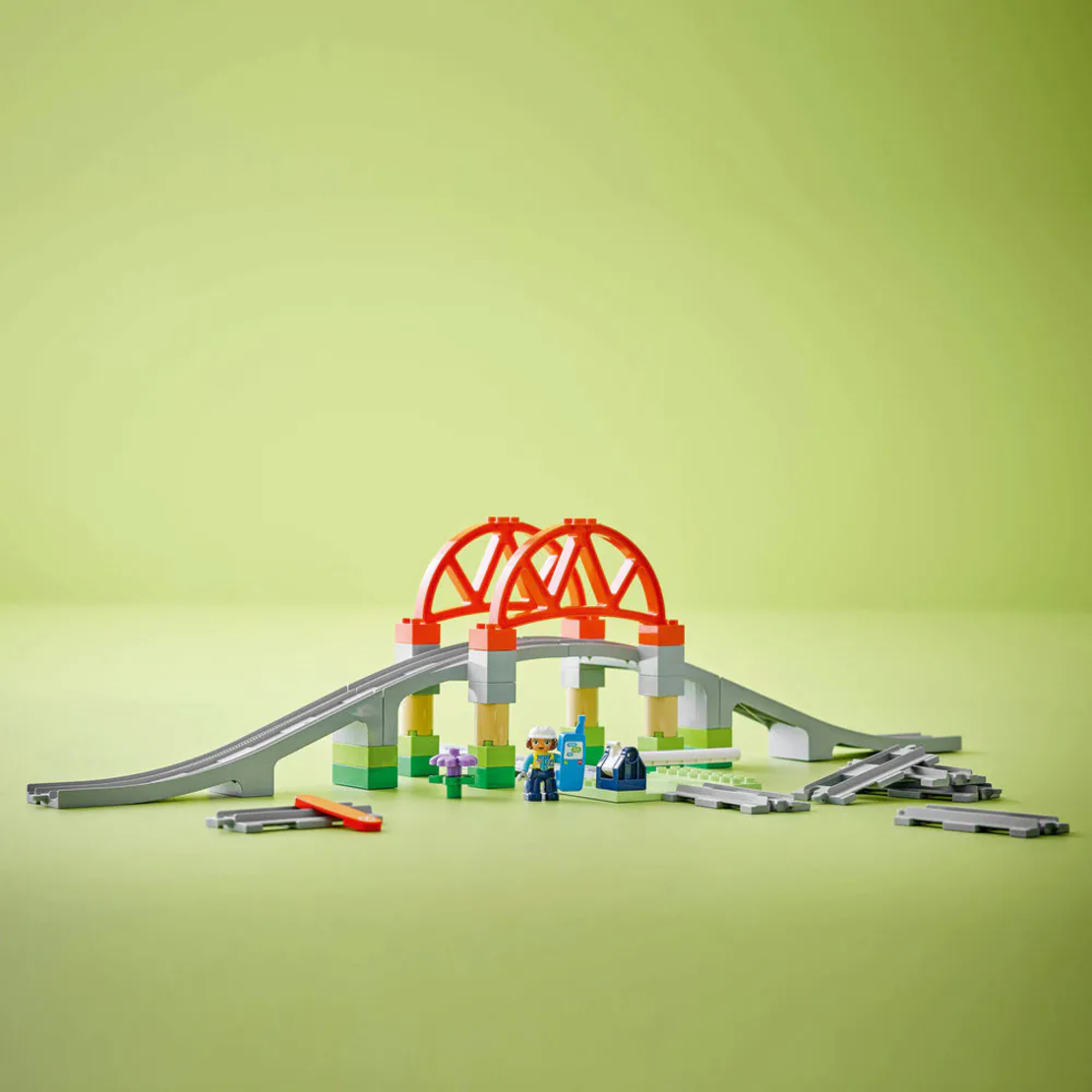 LEGO® DUPLO® Комплект с мост и релси за влак 10426