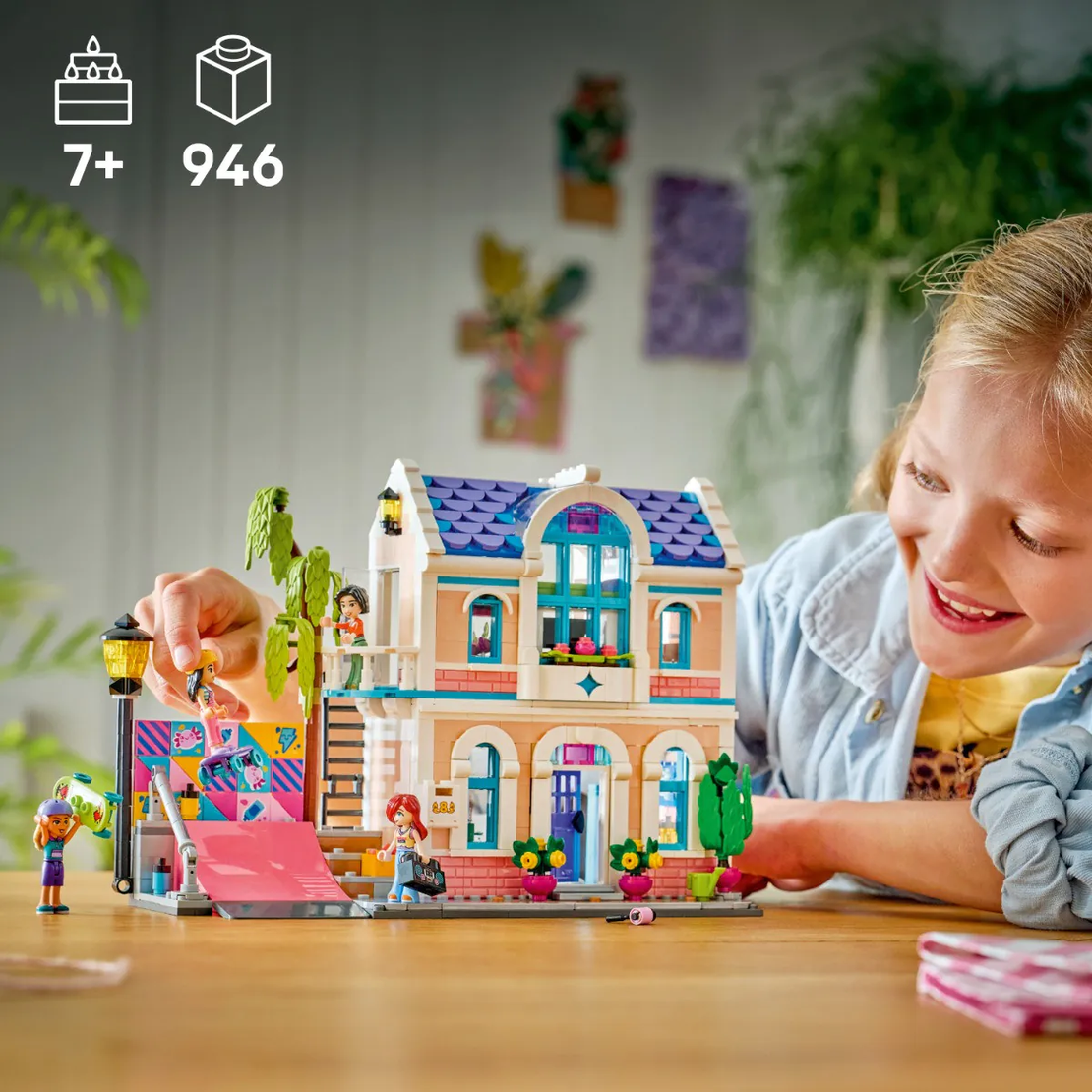 LEGO® Friends Семейната къща на Лиан 42687