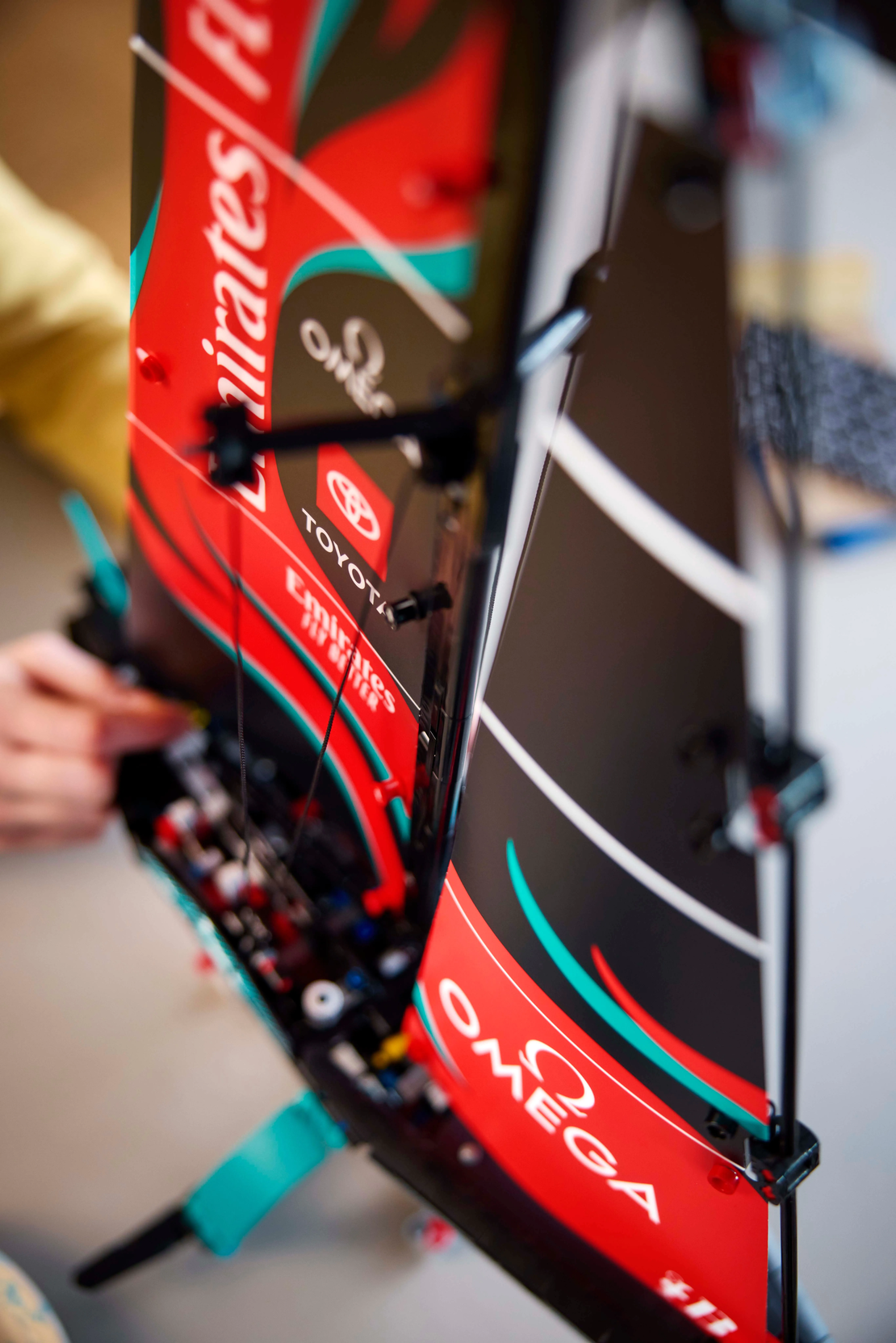 LEGO® Technic Яхта Emirates Team New Zealand AC75 42174