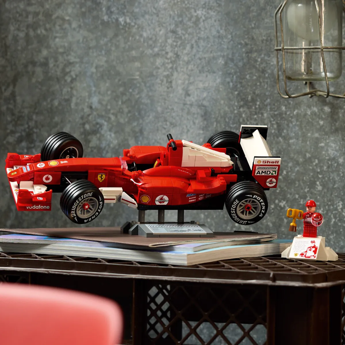 LEGO® Icons Ferrari F2004 и Michael Schumacher 11375