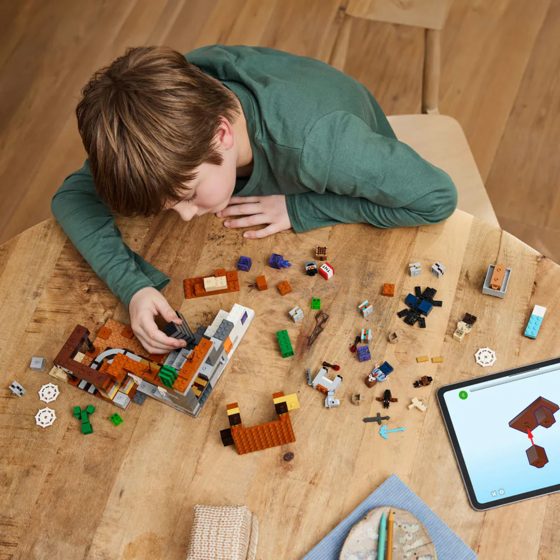 LEGO® Minecraft® Миньорска шахта в неплодородните земи 21263