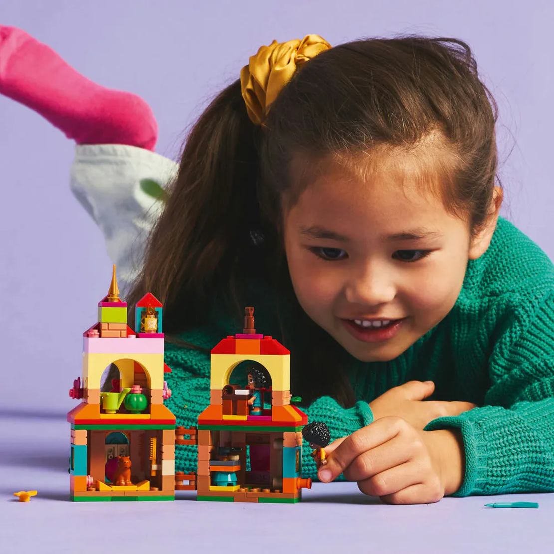 LEGO® Disney Енканто Мини къща 43261