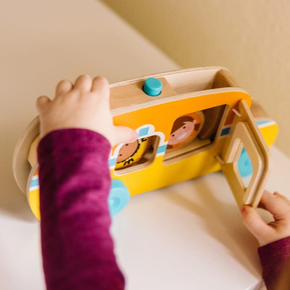 Дървен автобус Melissa and Doug GO Tots 30738