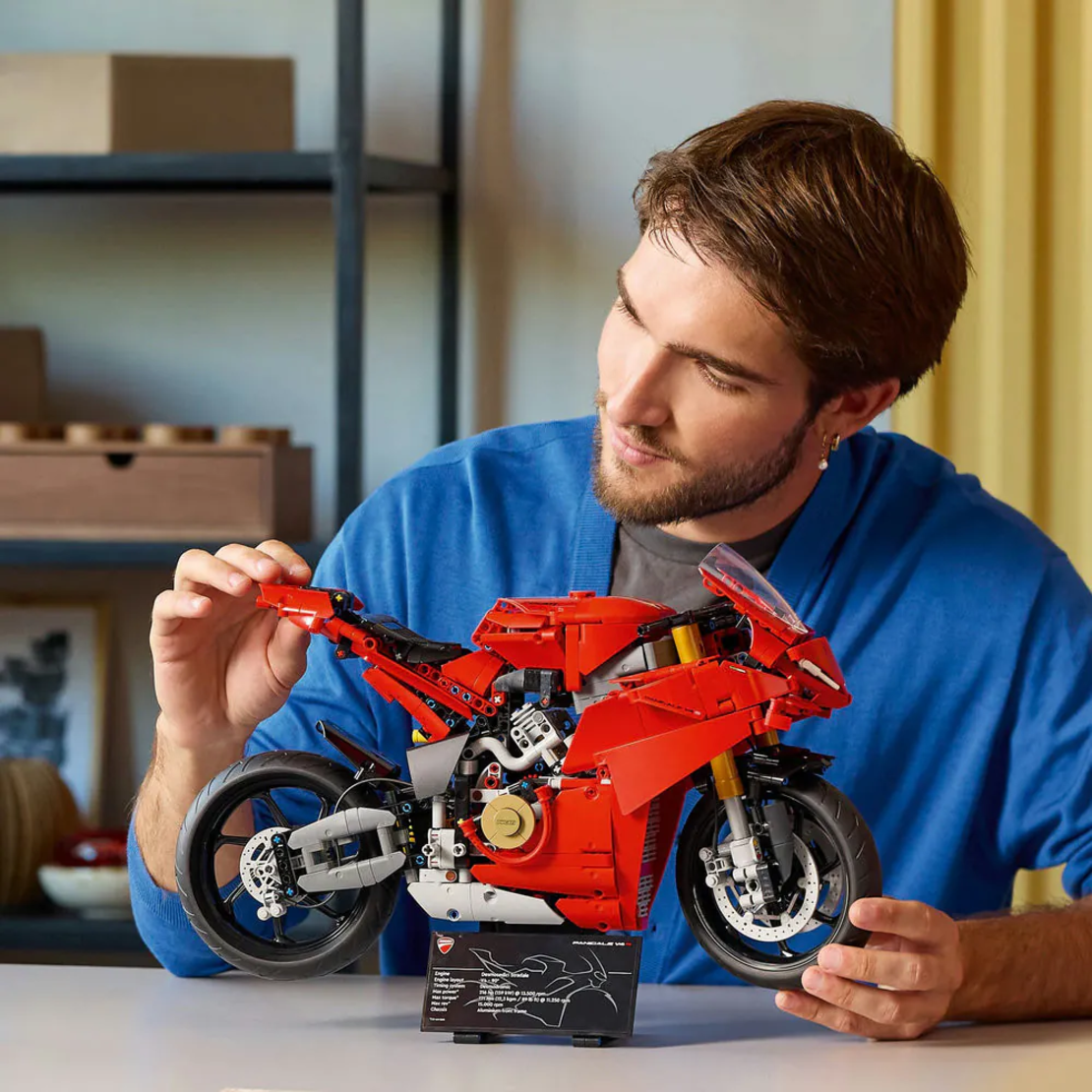 LEGO® Technic Мотоциклет Ducati Panigale V4 S 42202