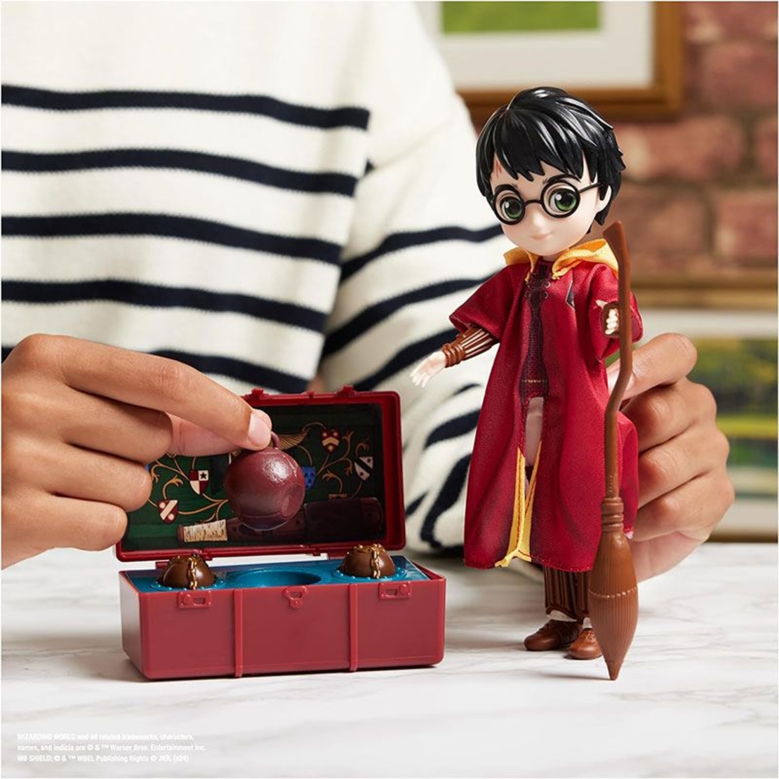 Кукла Spin Master Harry Potter Wizarding World Quidditch Doll Gift Set с 10 аксесоара, 20 см