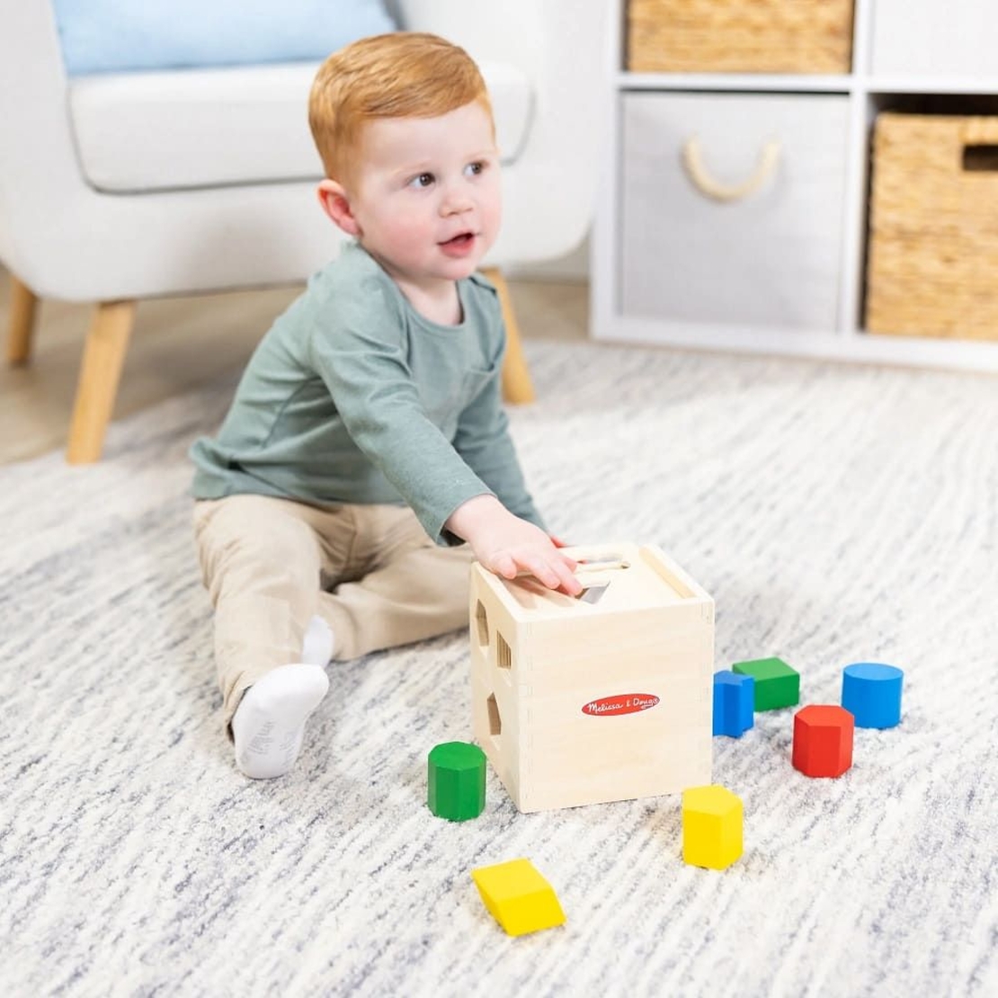 Дървен сортер Melissa and Doug Куб с форми 575