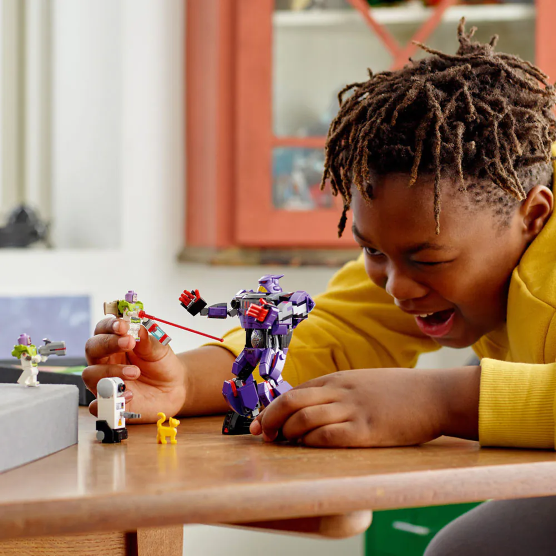 LEGO® Lightyear Баз Светлинна година - Битка със Зург 76831