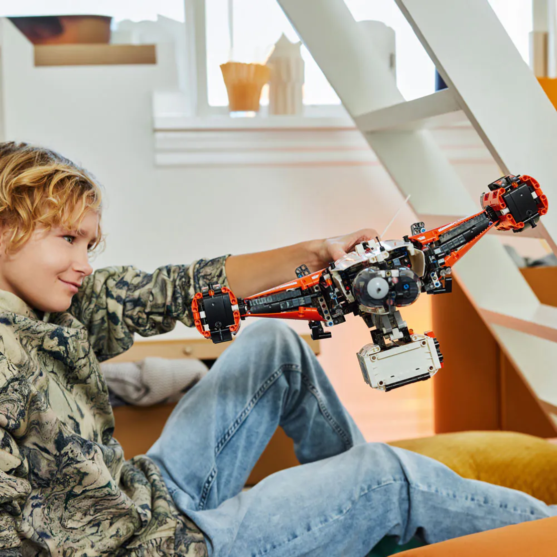 LEGO® Technic Тежкотоварен космически кораб VTOL LT81 42181