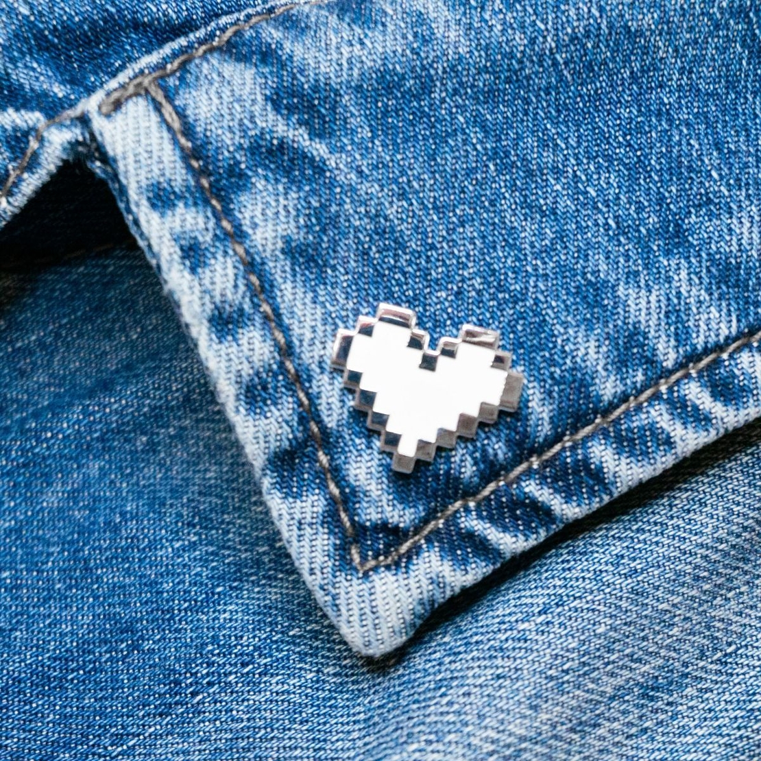 Значка - Пин - Creative Goodie - Pixel heart - white