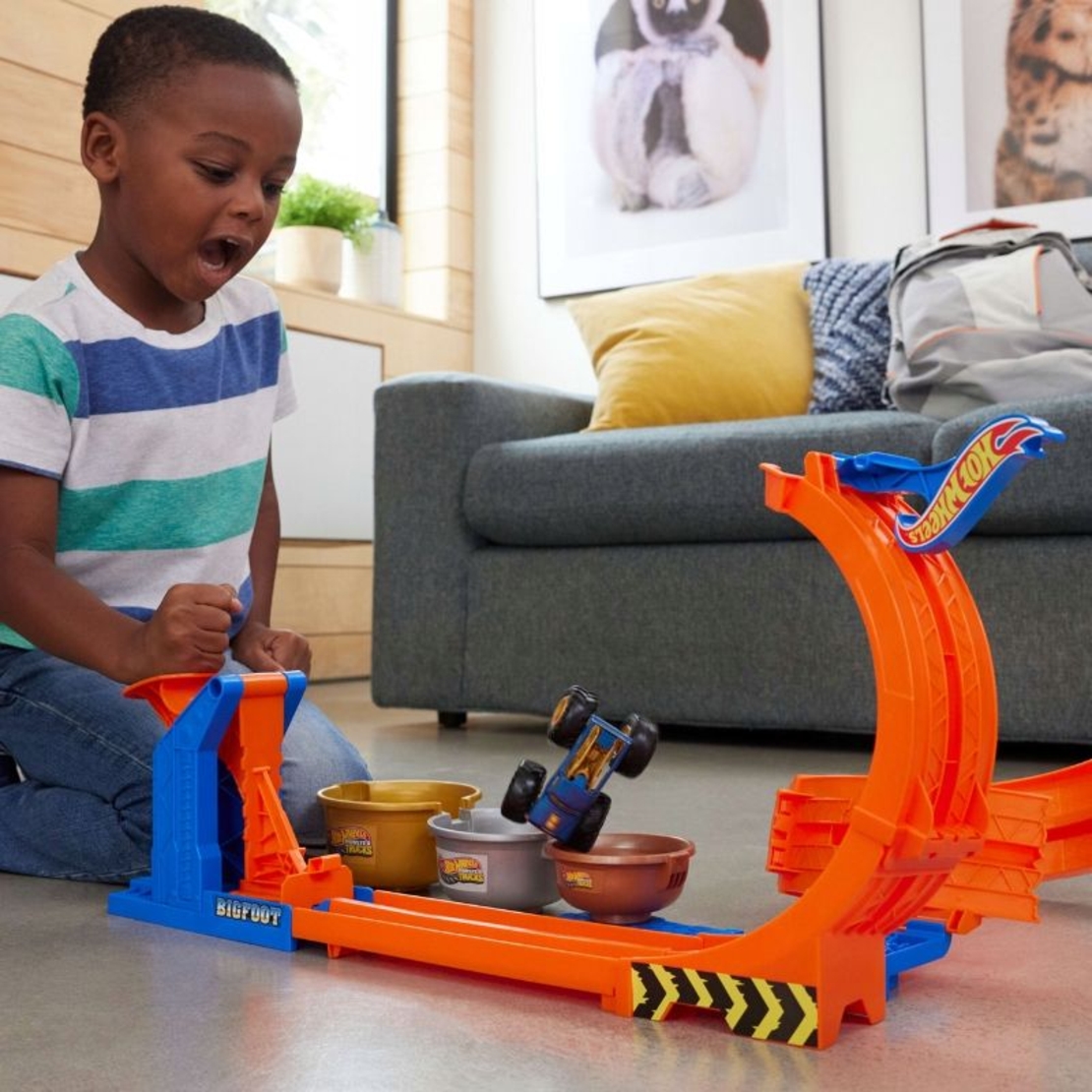 Писта Mattel Hot Wheels Monster Trucks Loop-and-Flip Trophy Challenge, 2 в 1