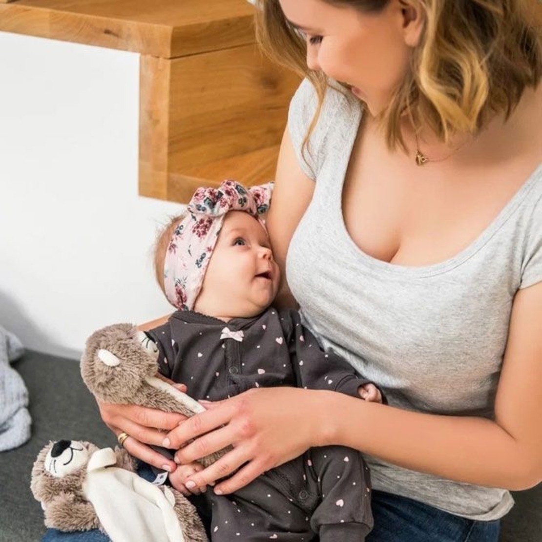 Плюшена играчка Babyono с клипс за залъгалка Маги 739
