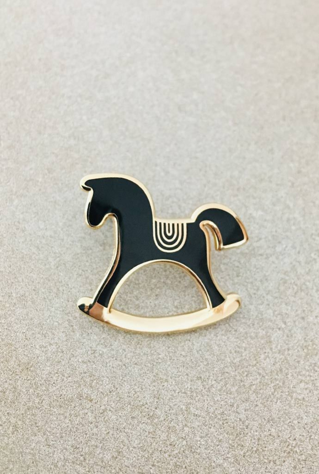 Емайлирана брошка за дрехи и аксесоари - Конче