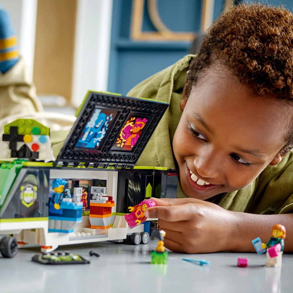LEGO® City Камион за игрален турнир 60388