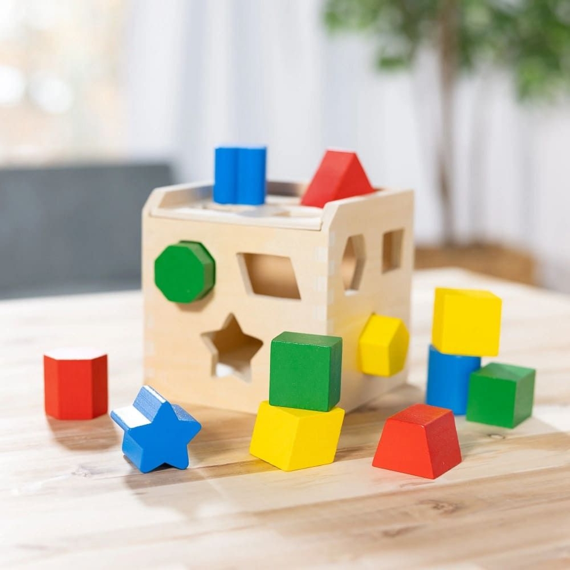 Дървен сортер Melissa and Doug Куб с форми 575