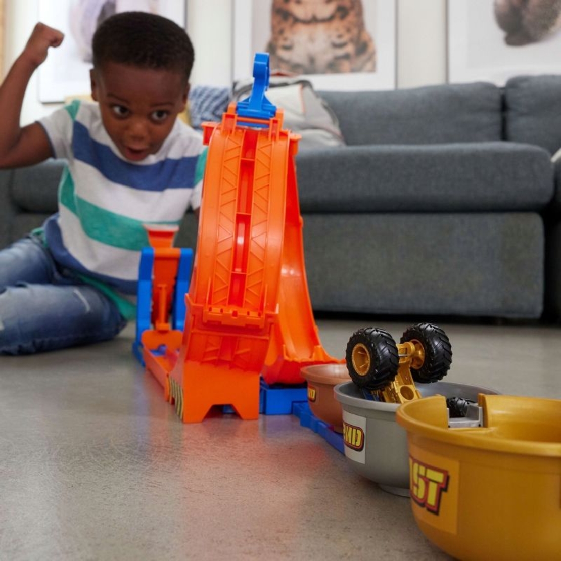 Писта Mattel Hot Wheels Monster Trucks Loop-and-Flip Trophy Challenge, 2 в 1