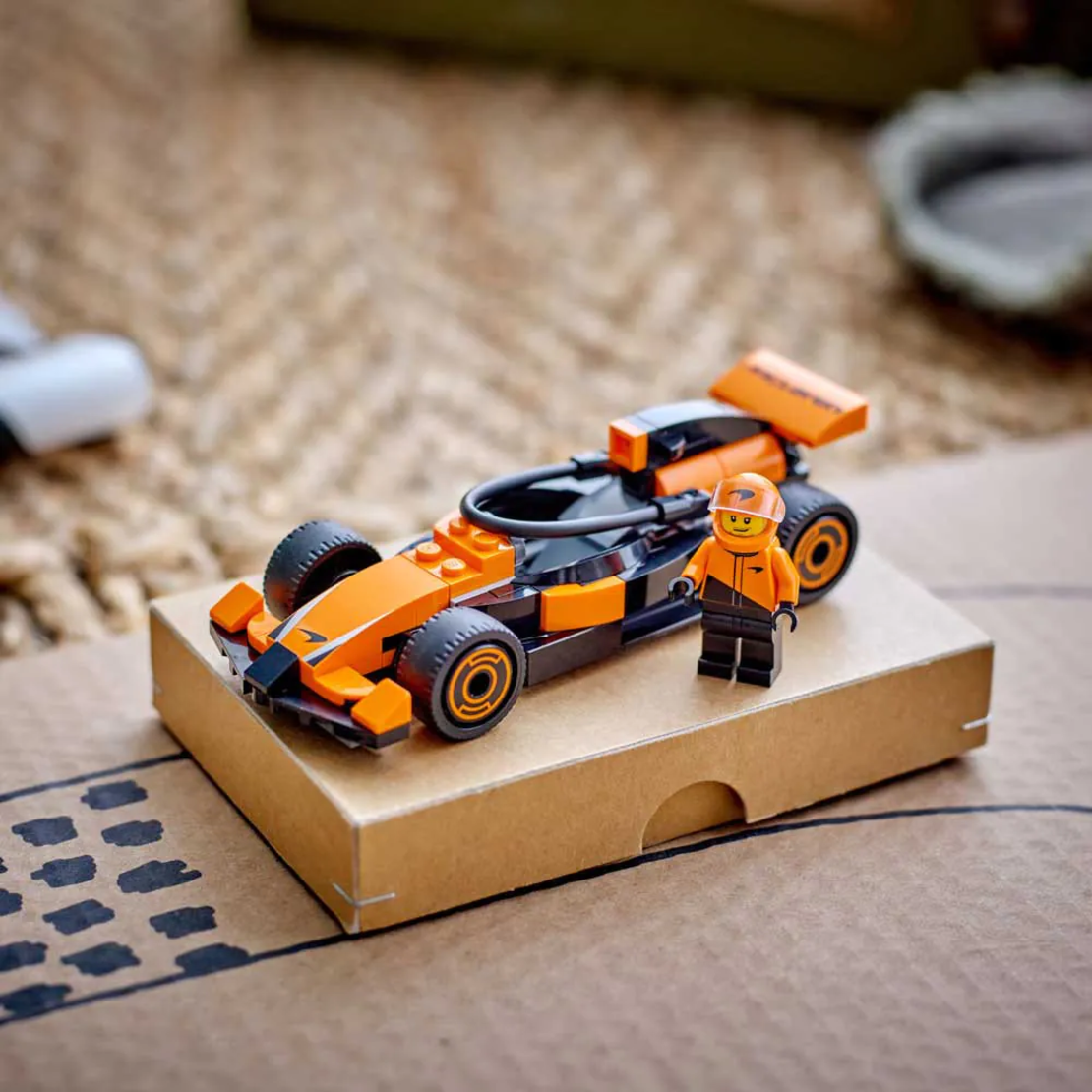 LEGO® City F1® Пилот със състезателна кола McLaren 60442