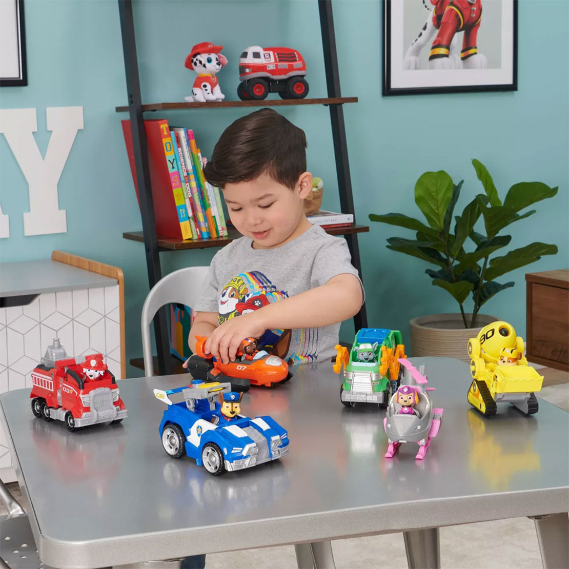 Игрален комплект Spin Master Paw Patrol превозно средство и фигура Chase Deluxe