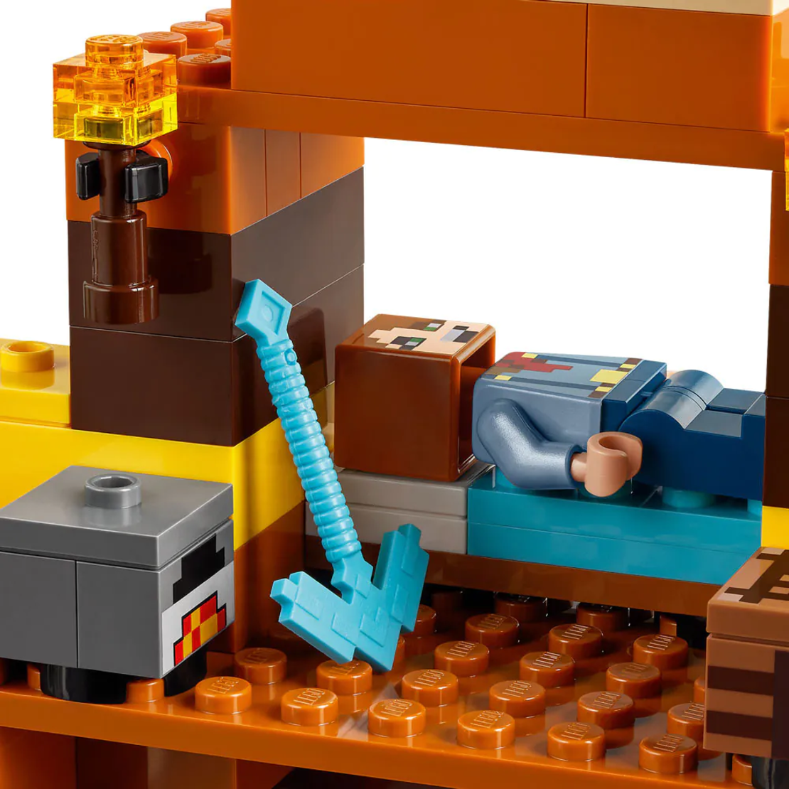 LEGO® Minecraft® Миньорска шахта в неплодородните земи 21263