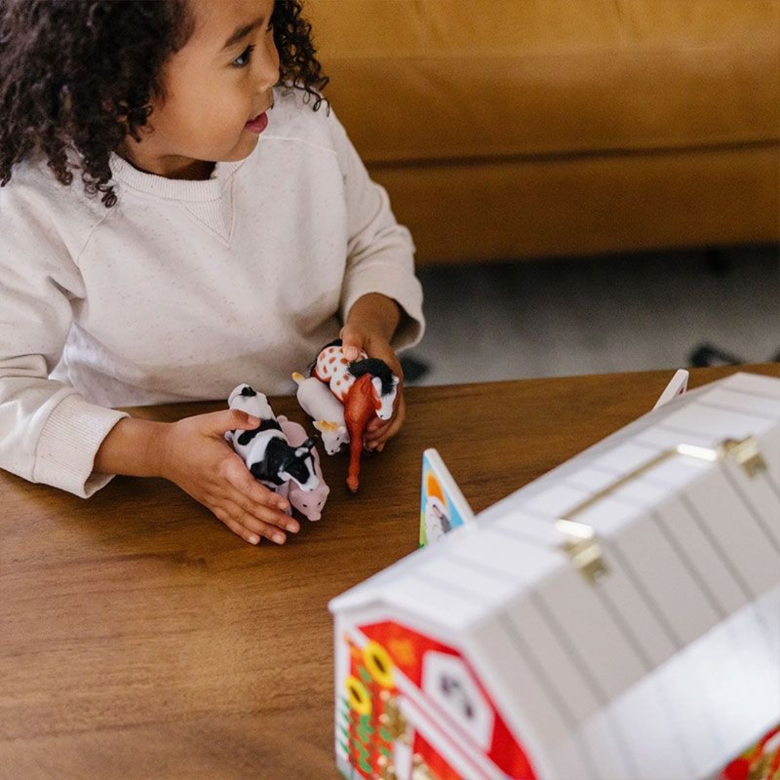 Детска дървена играчка Melissa and Doug Хамбар с врати и ключалки + 4 животни