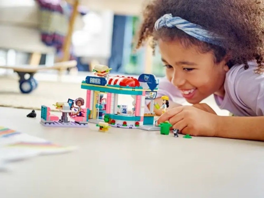 LEGO® Friends Ресторант в центъра на Хартлейк 41728