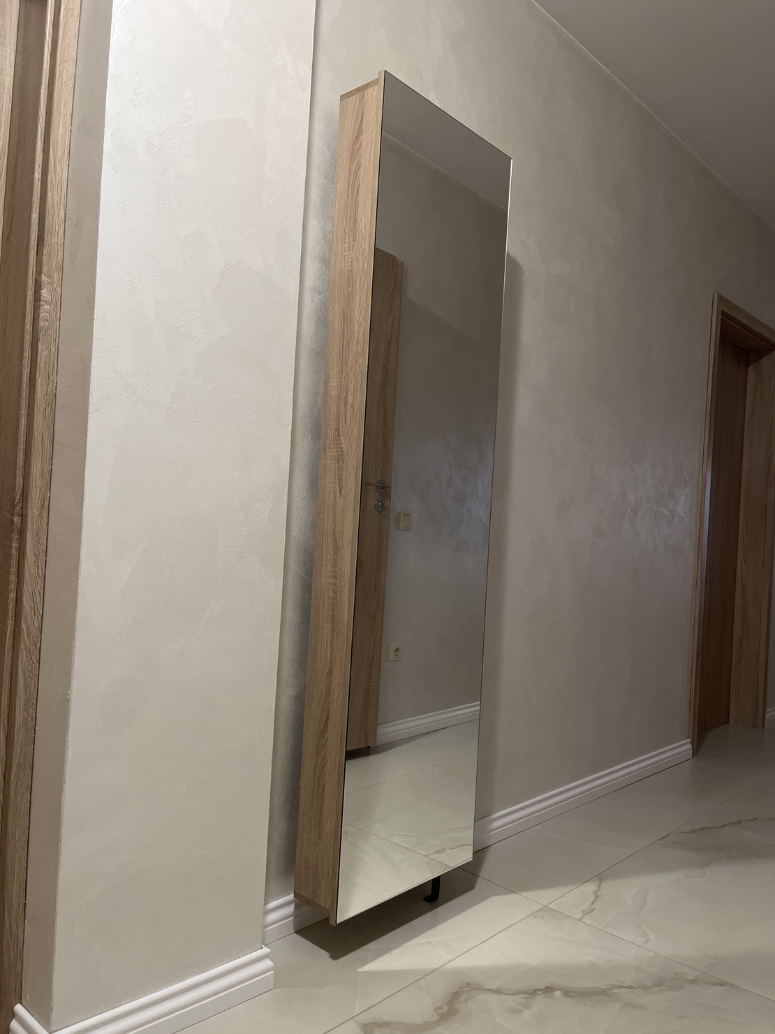 Шкаф за обувки с огледало „TwistMirror“