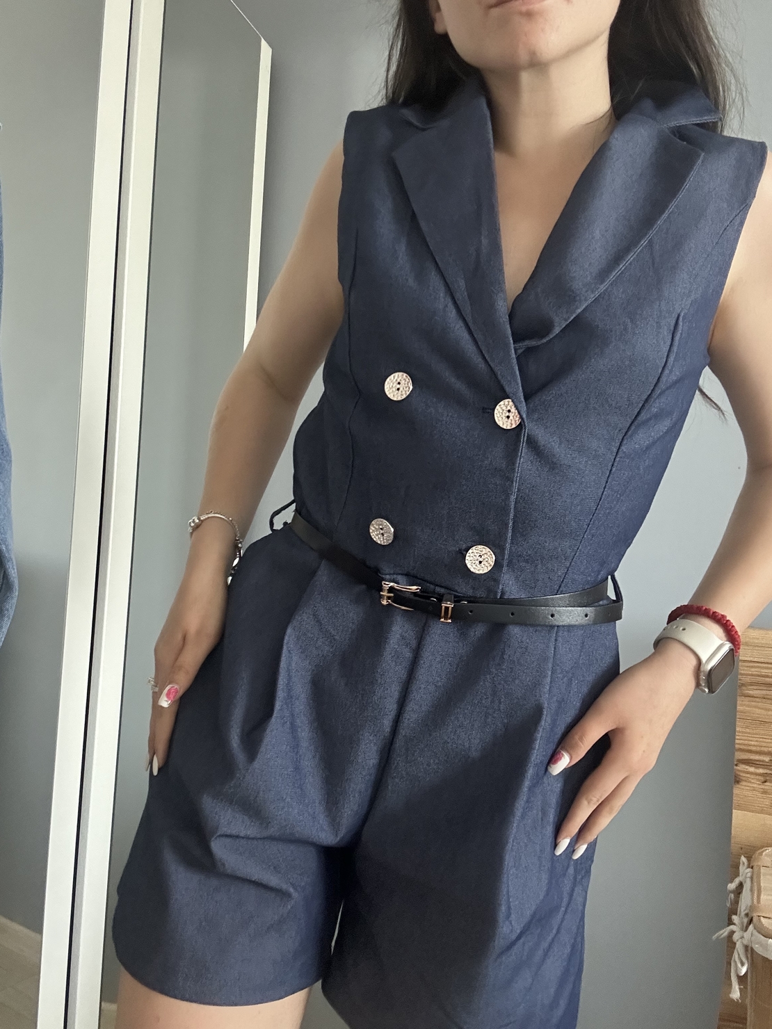 Гащеризон в дънково синьо с колан и златни копчета 👖✨