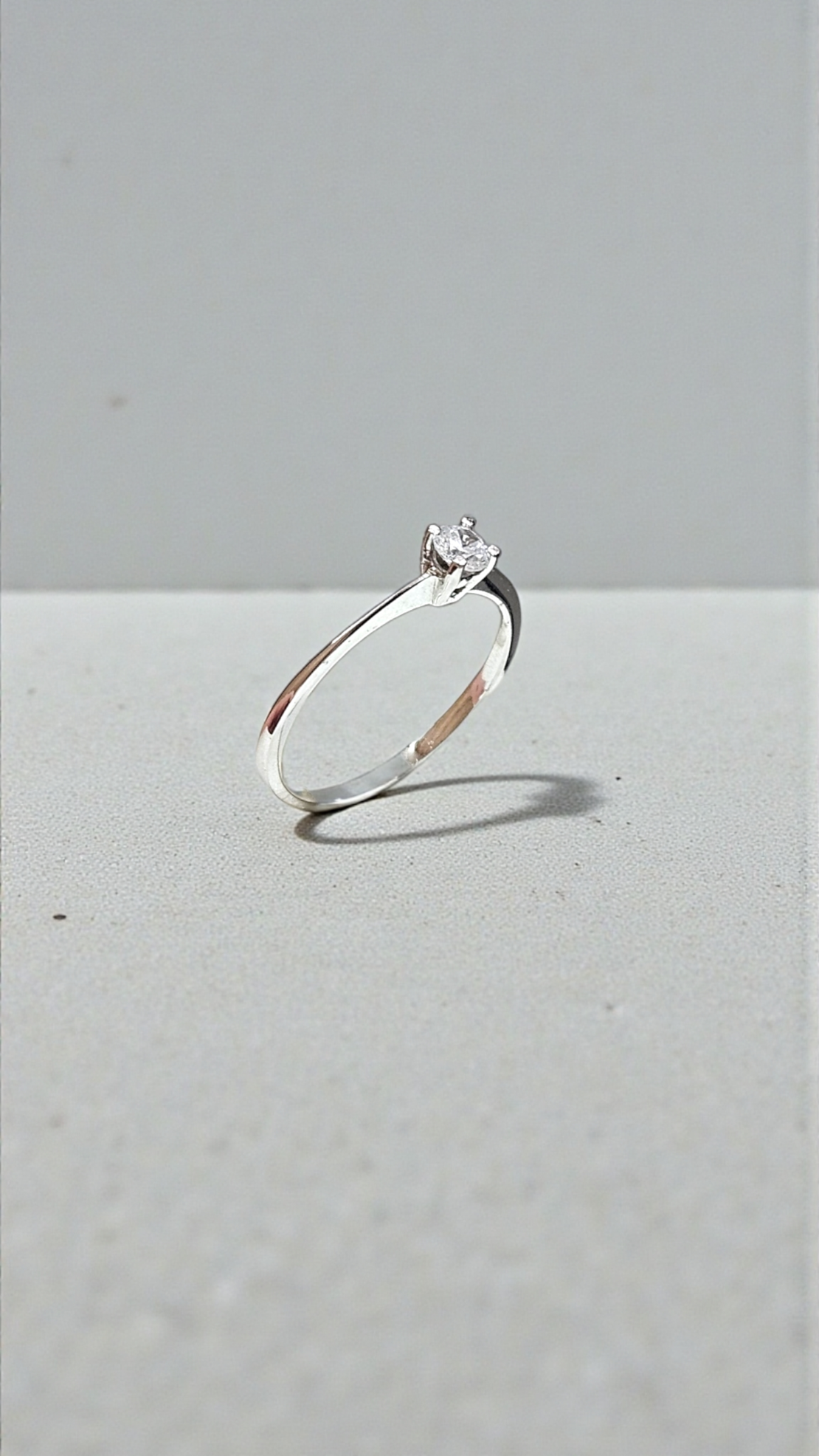 Златен  пръстен от бяло злато с цирконий