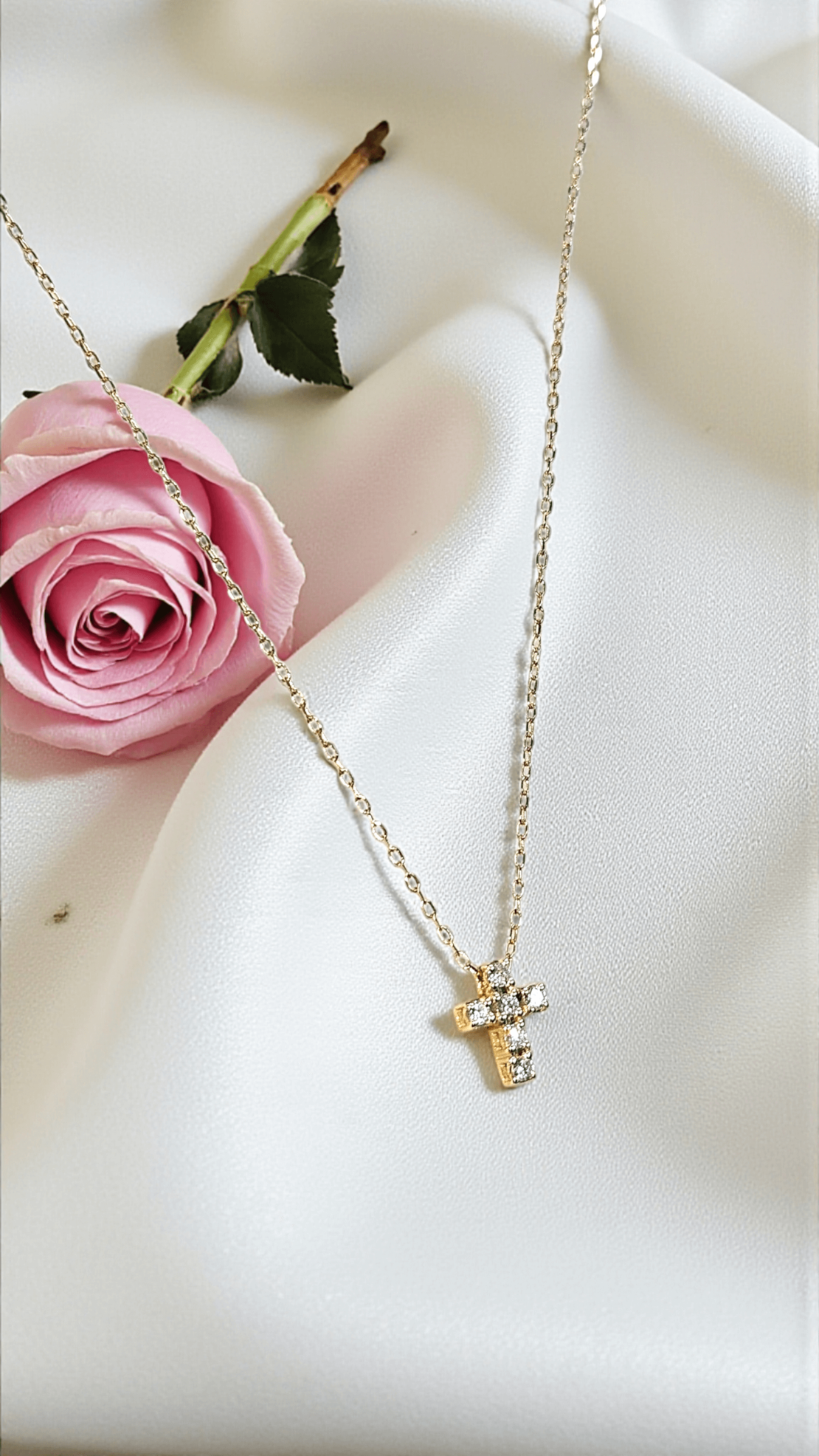 Златно колие с кръстче от 18К злато и диаманти I Gioielli del Sole